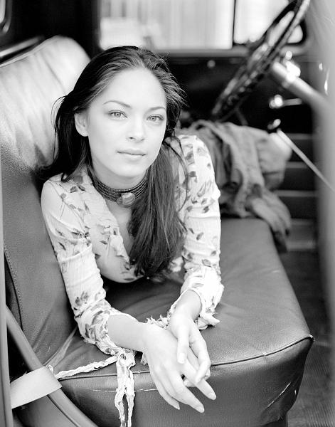 Kristin-Kreuk-065.jpg